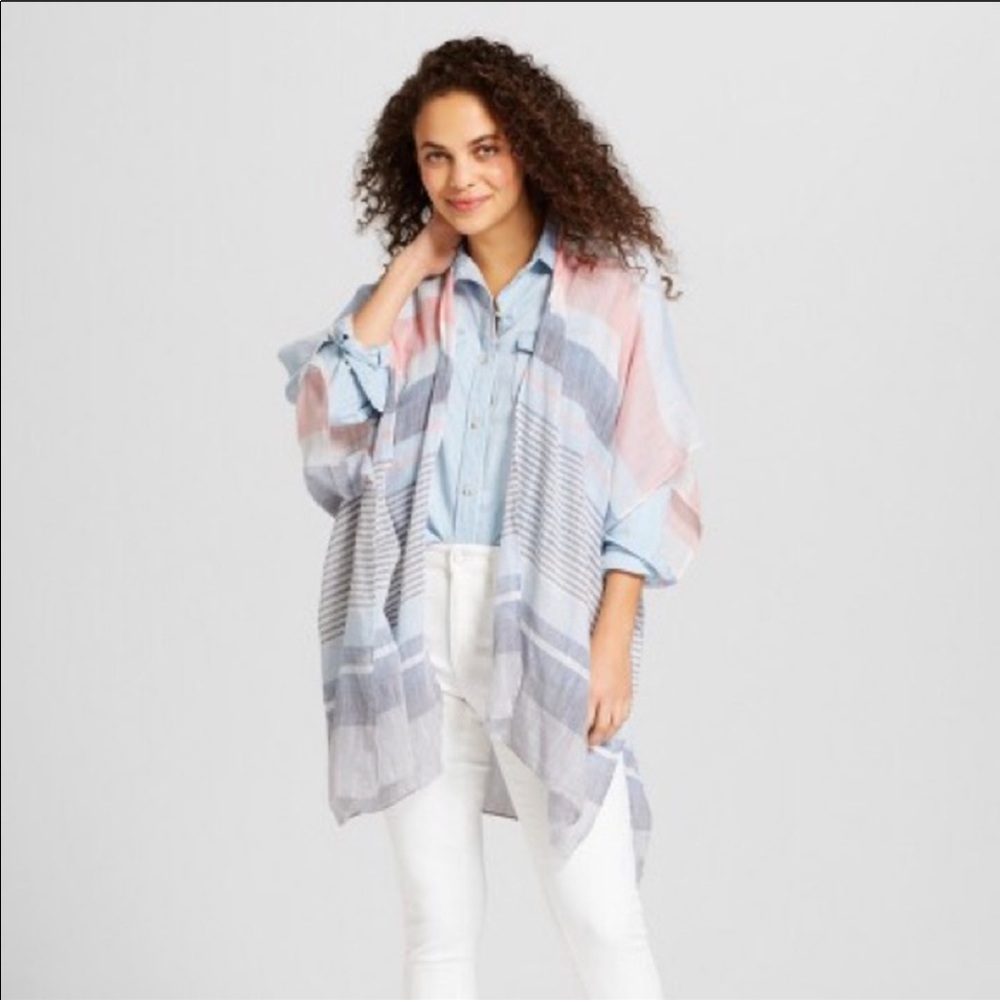 Universal Thread Ruana